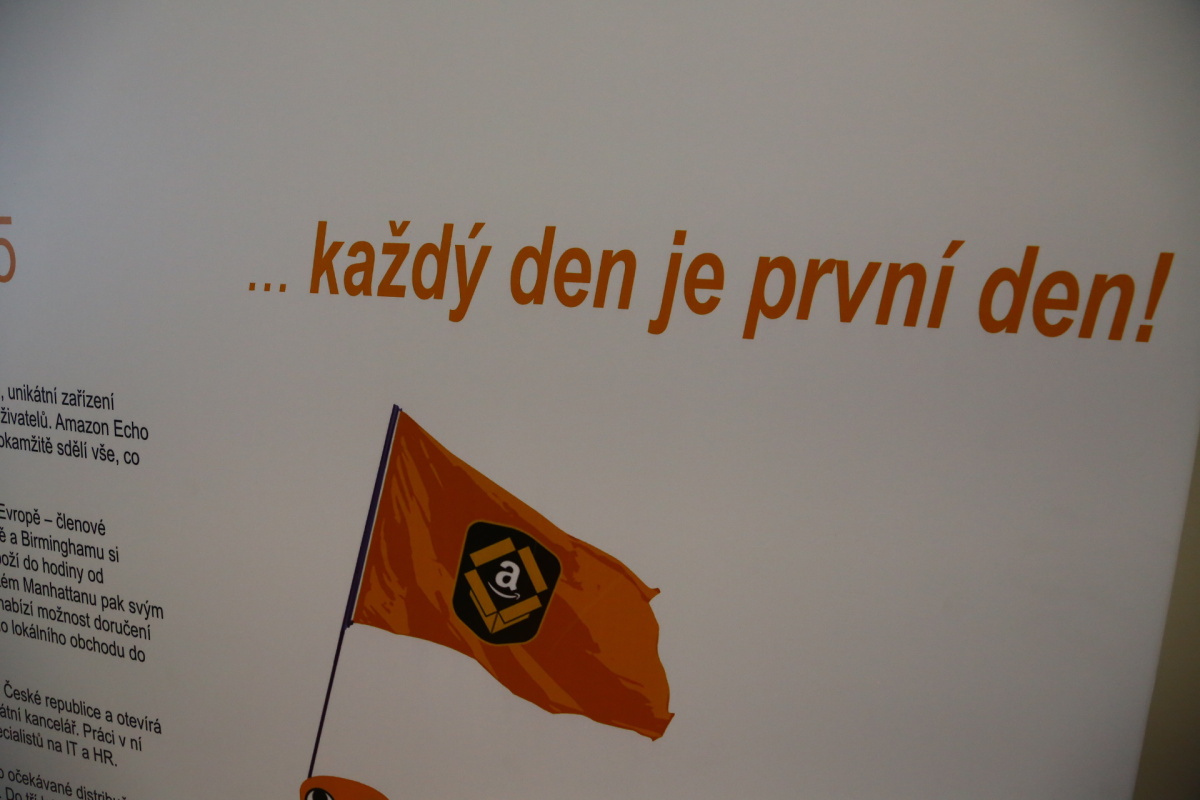 Distribuční centrum Amazonu v Dobrovízi