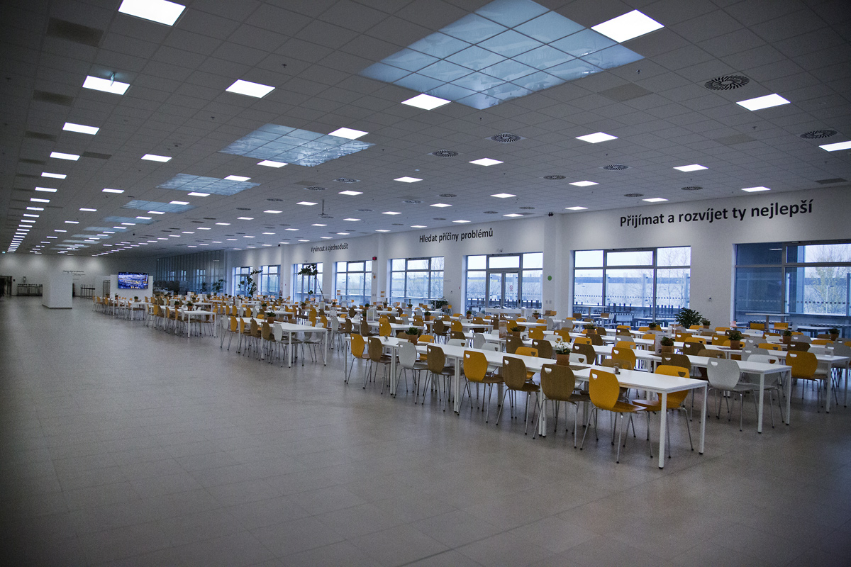 Distribuční centrum Amazonu v Dobrovízi