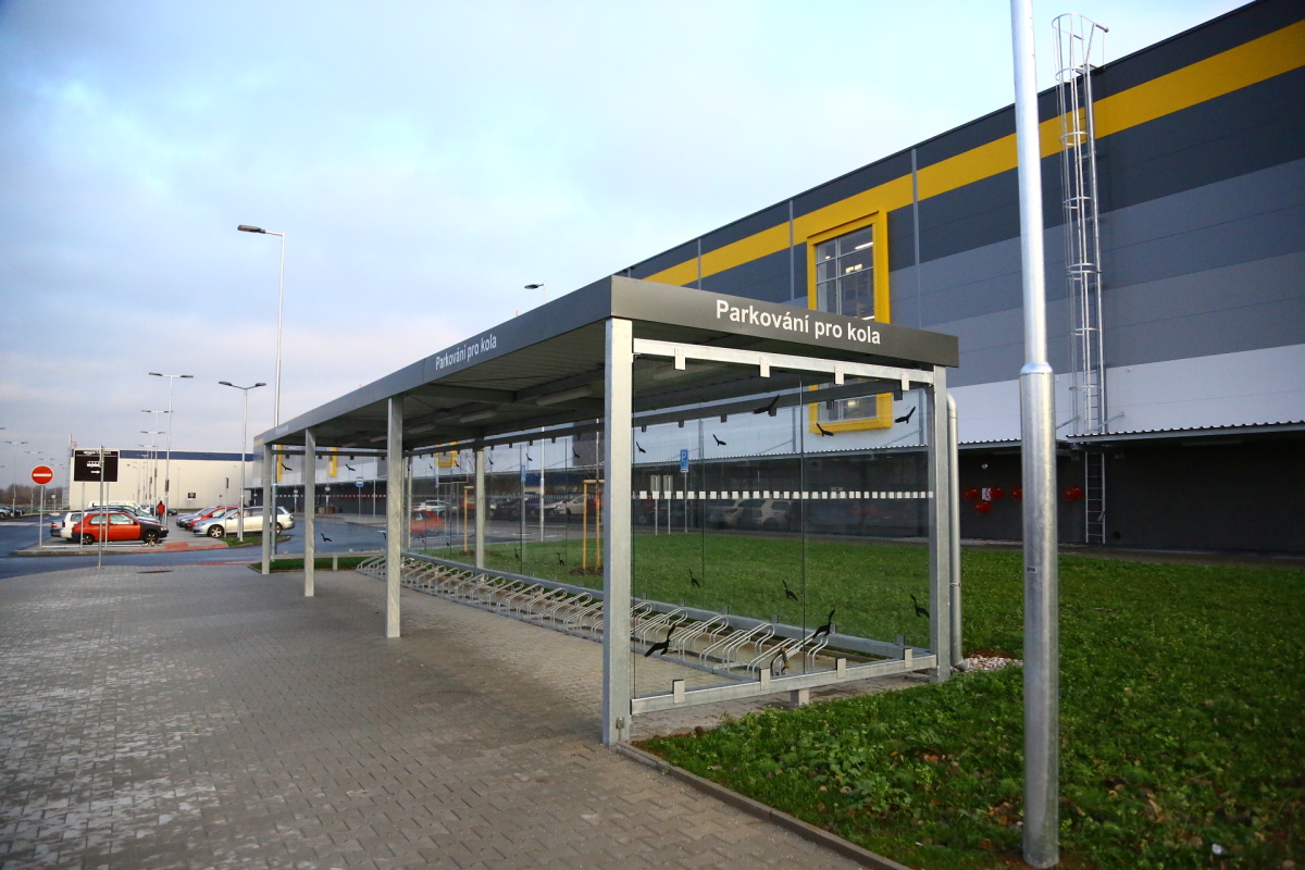 Distribuční centrum Amazonu v Dobrovízi
