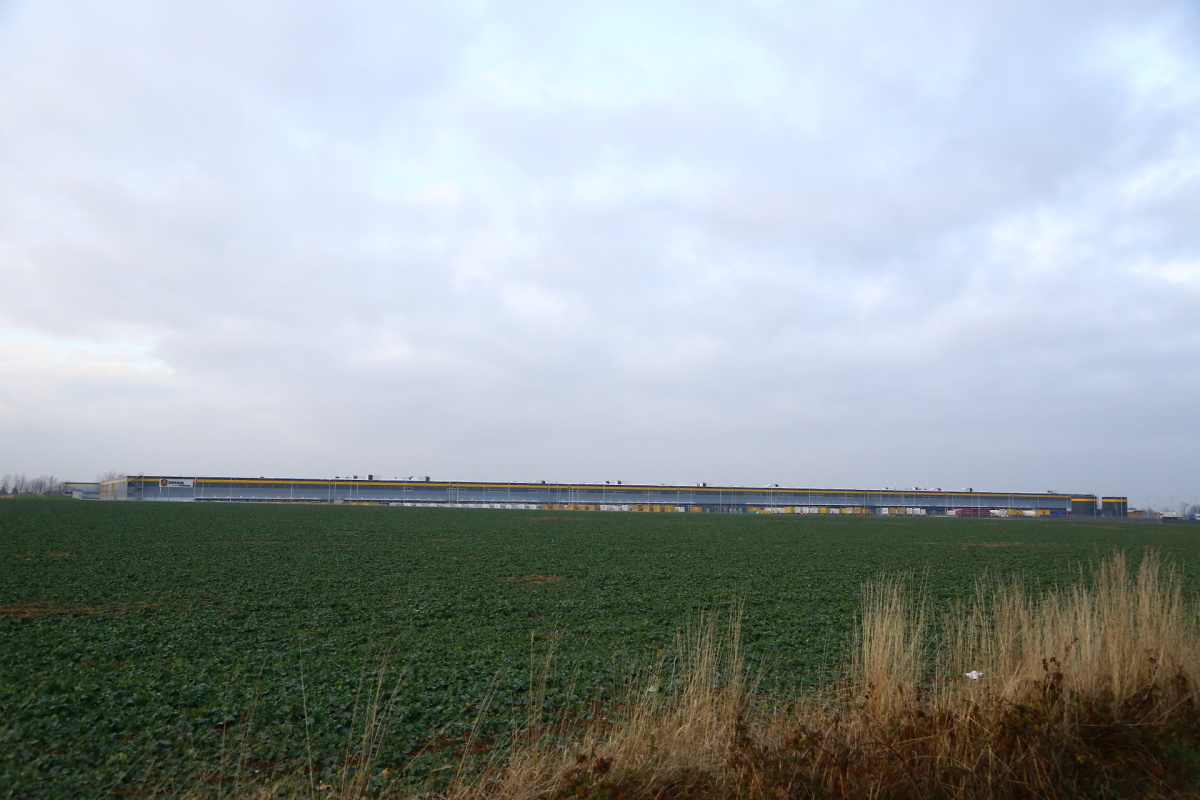 Distribuční centrum Amazonu v Dobrovízi