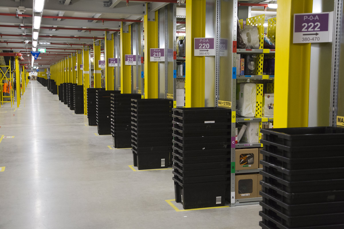 Distribuční centrum Amazonu v Dobrovízi