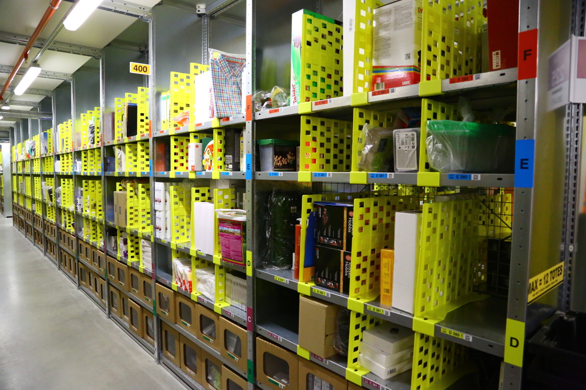 Distribuční centrum Amazonu v Dobrovízi