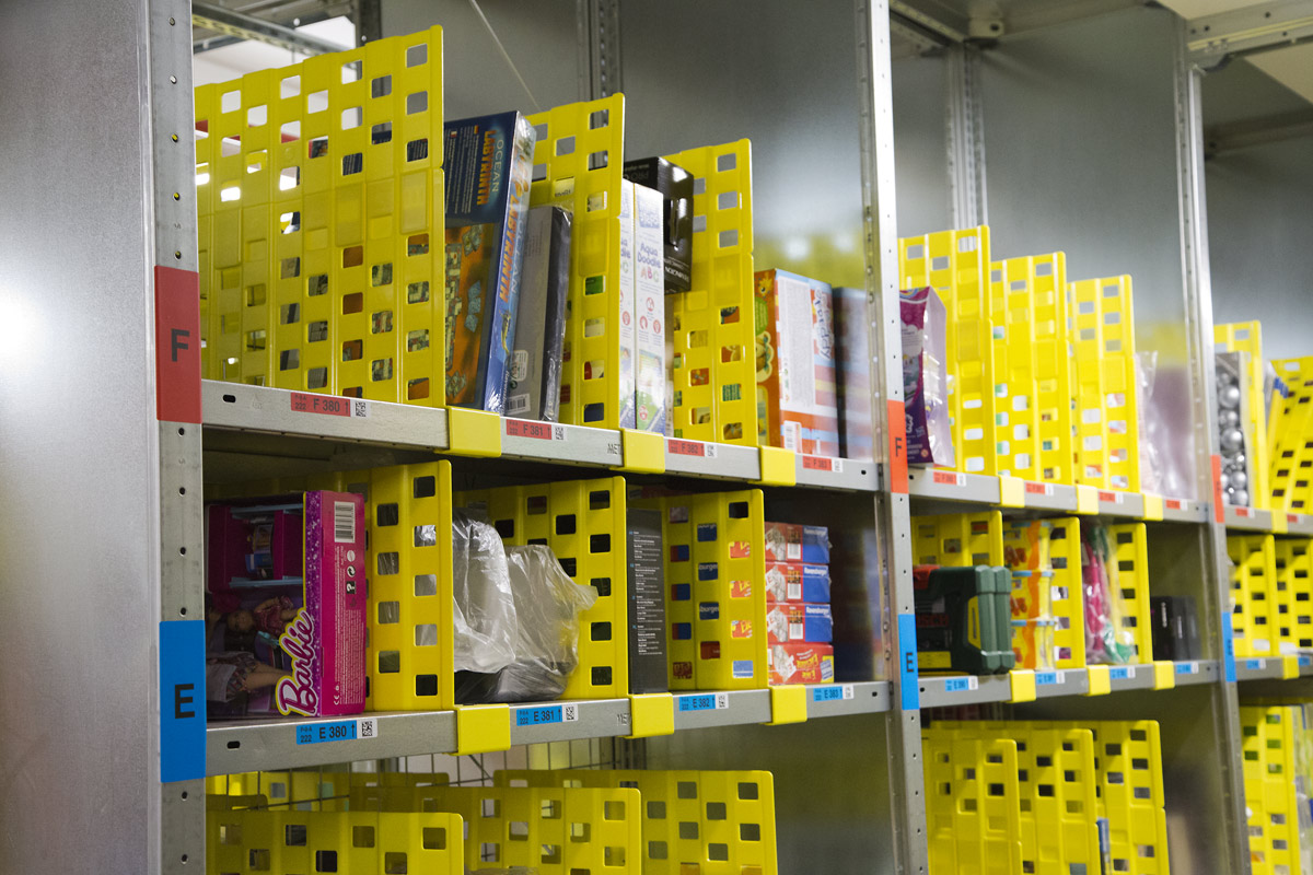 Distribuční centrum Amazonu v Dobrovízi