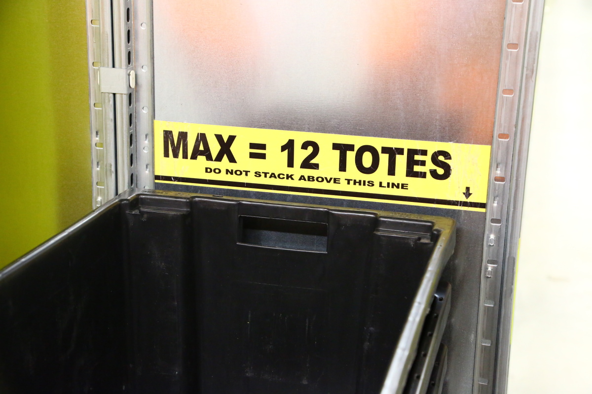 Distribuční centrum Amazonu v Dobrovízi