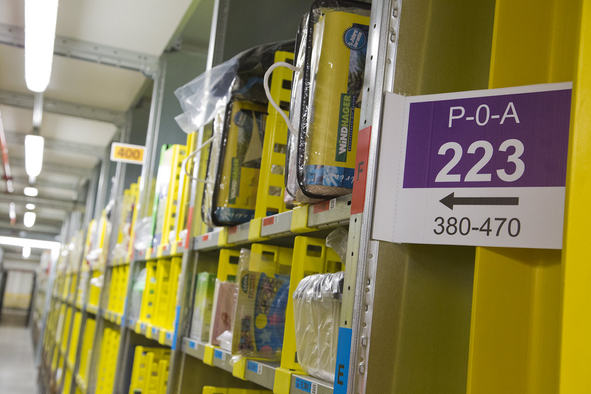 Distribuční centrum Amazonu v Dobrovízi