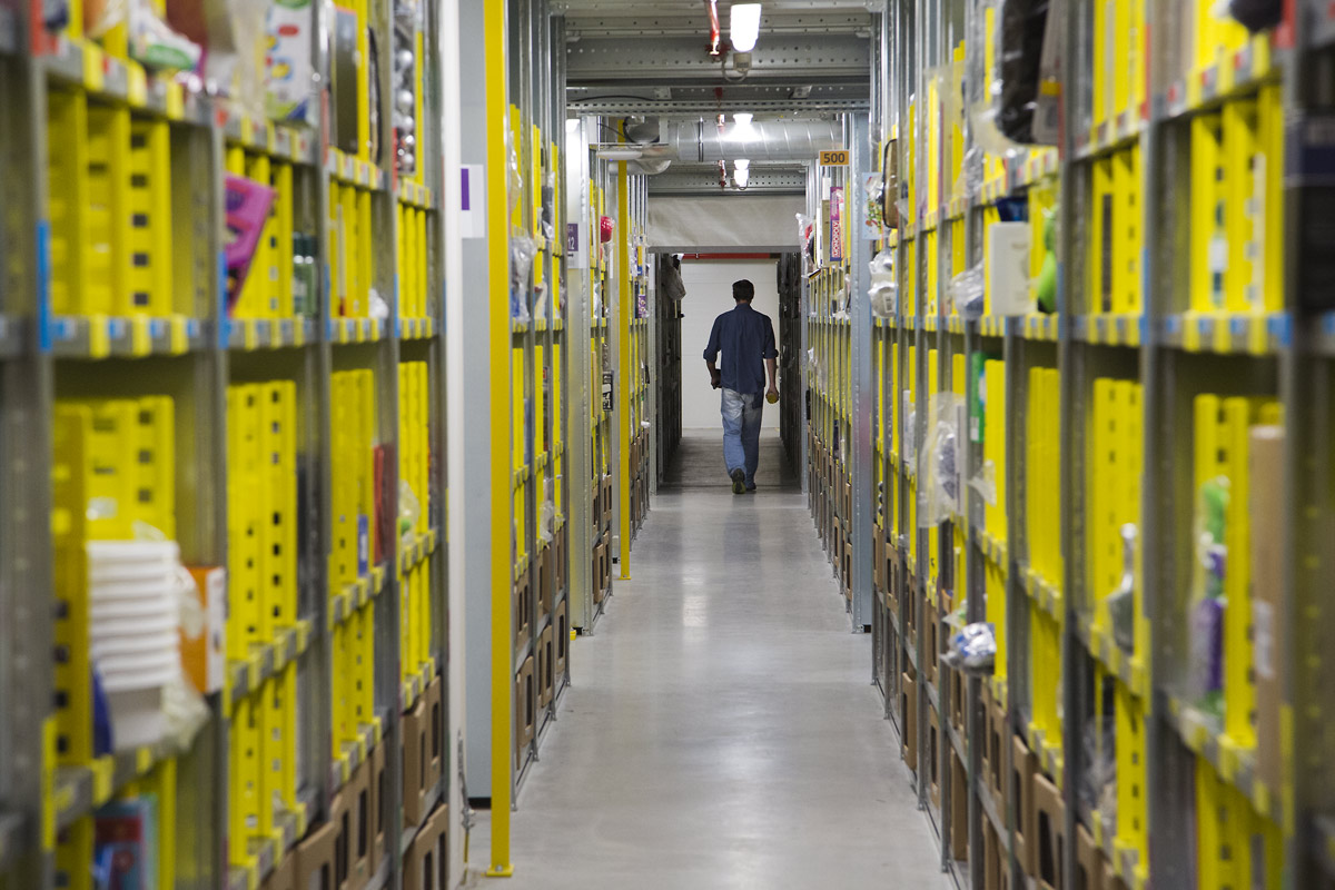 Distribuční centrum Amazonu v Dobrovízi