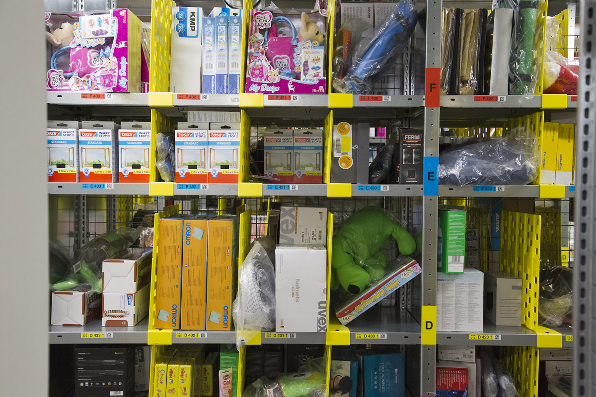 Distribuční centrum Amazonu v Dobrovízi