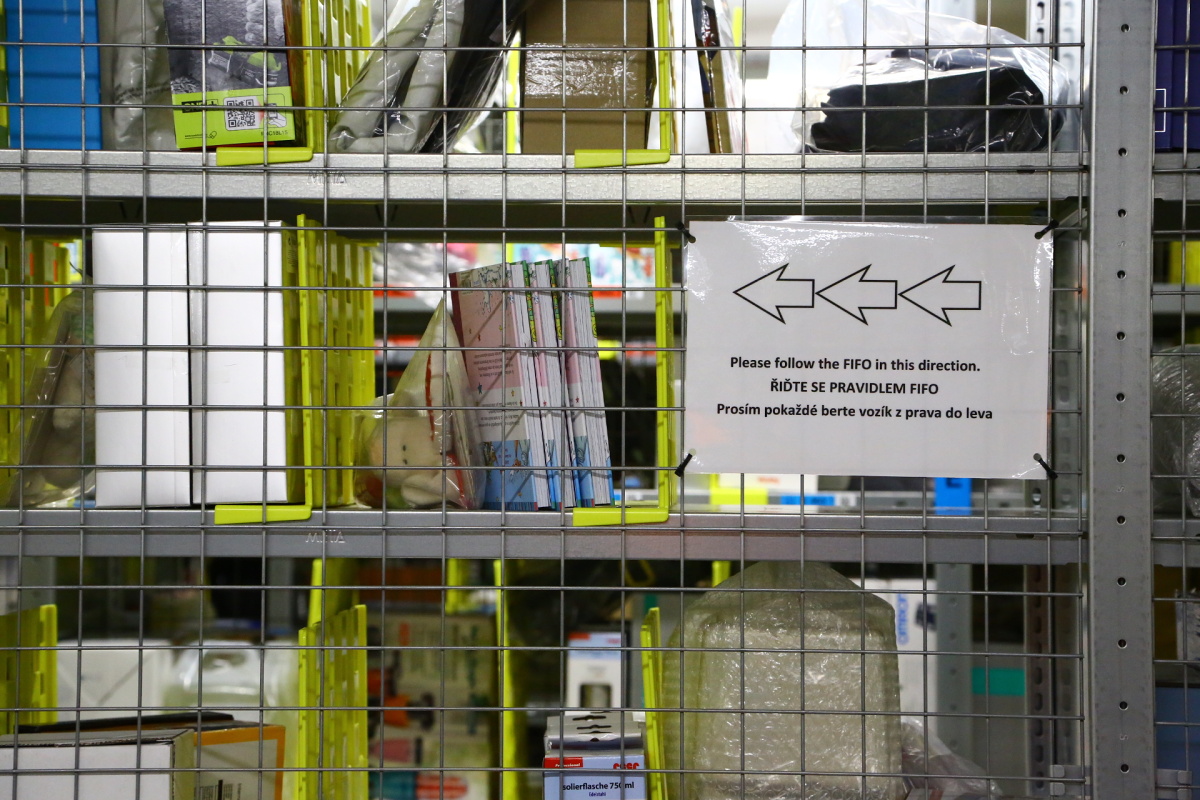 Distribuční centrum Amazonu v Dobrovízi