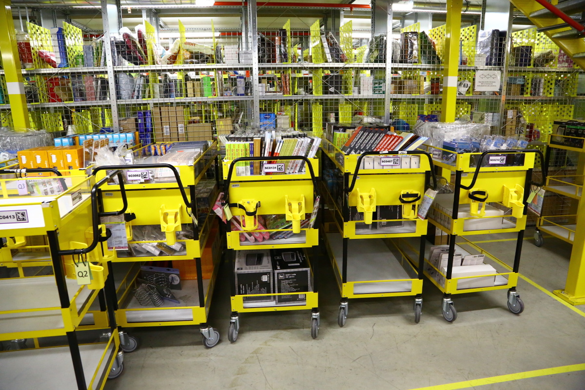 Distribuční centrum Amazonu v Dobrovízi