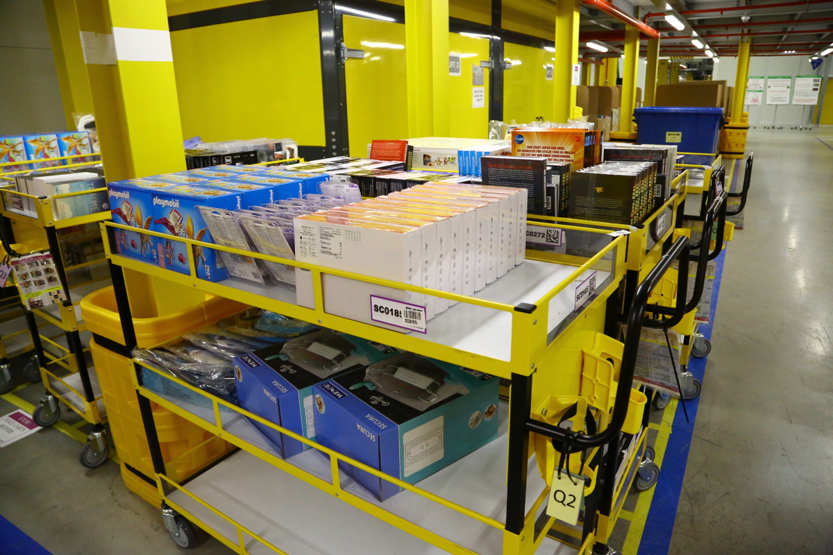 Distribuční centrum Amazonu v Dobrovízi