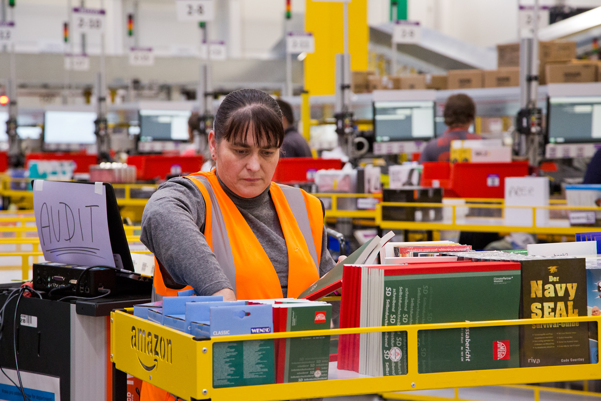 Distribuční centrum Amazonu v Dobrovízi