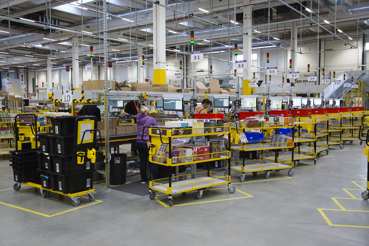 Distribuční centrum Amazonu v Dobrovízi