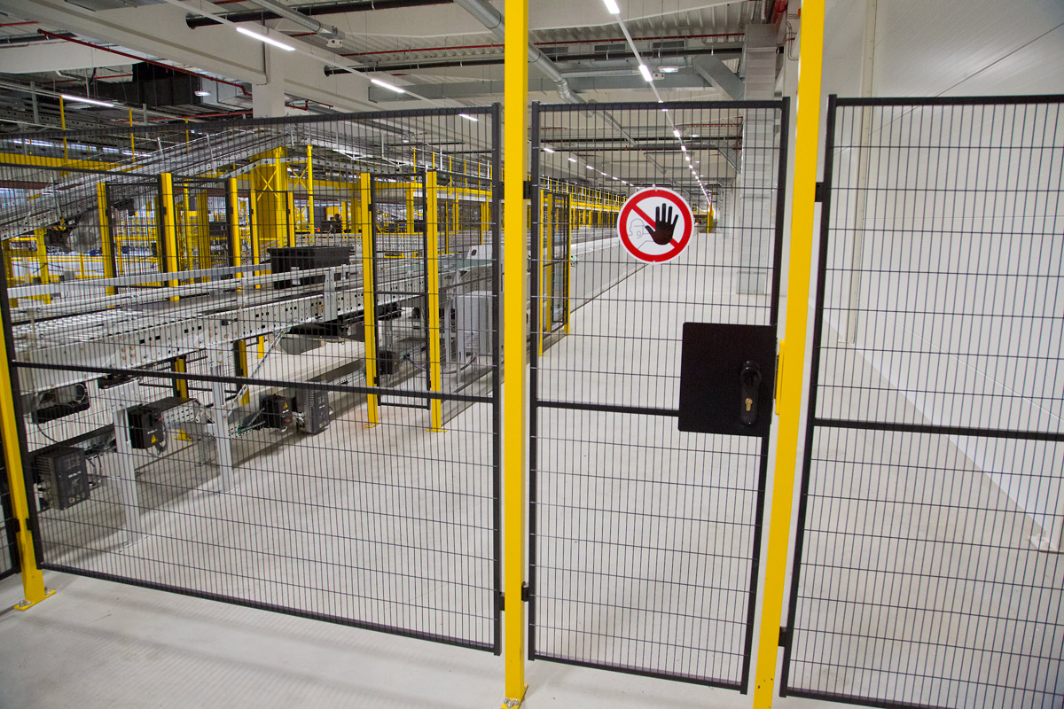 Distribuční centrum Amazonu v Dobrovízi