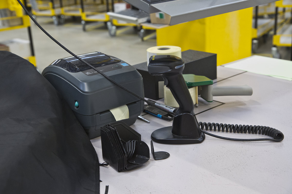 Distribuční centrum Amazonu v Dobrovízi