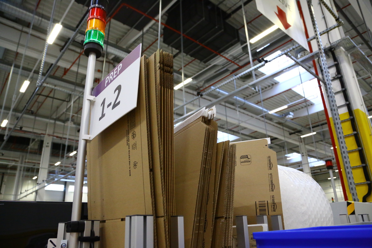 Distribuční centrum Amazonu v Dobrovízi