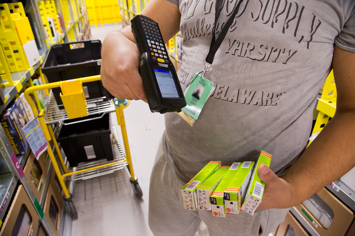 Distribuční centrum Amazonu v Dobrovízi