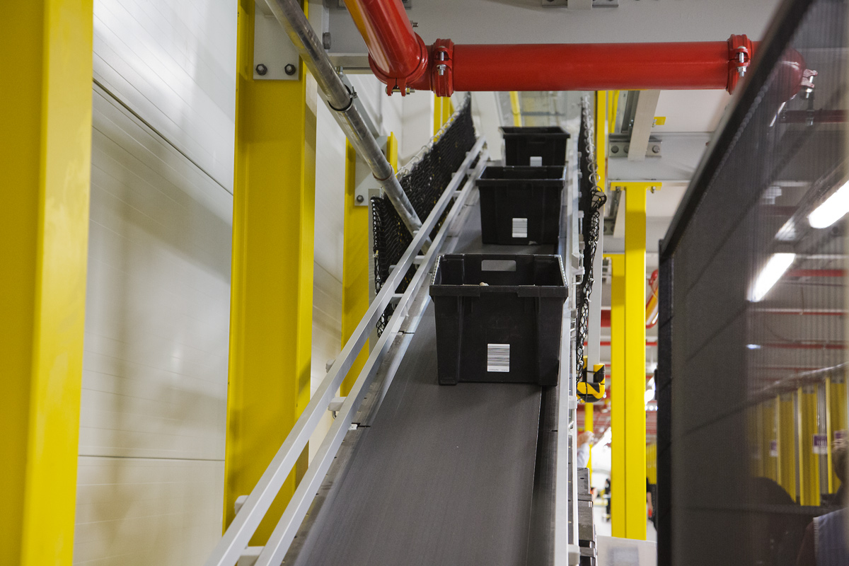 Distribuční centrum Amazonu v Dobrovízi