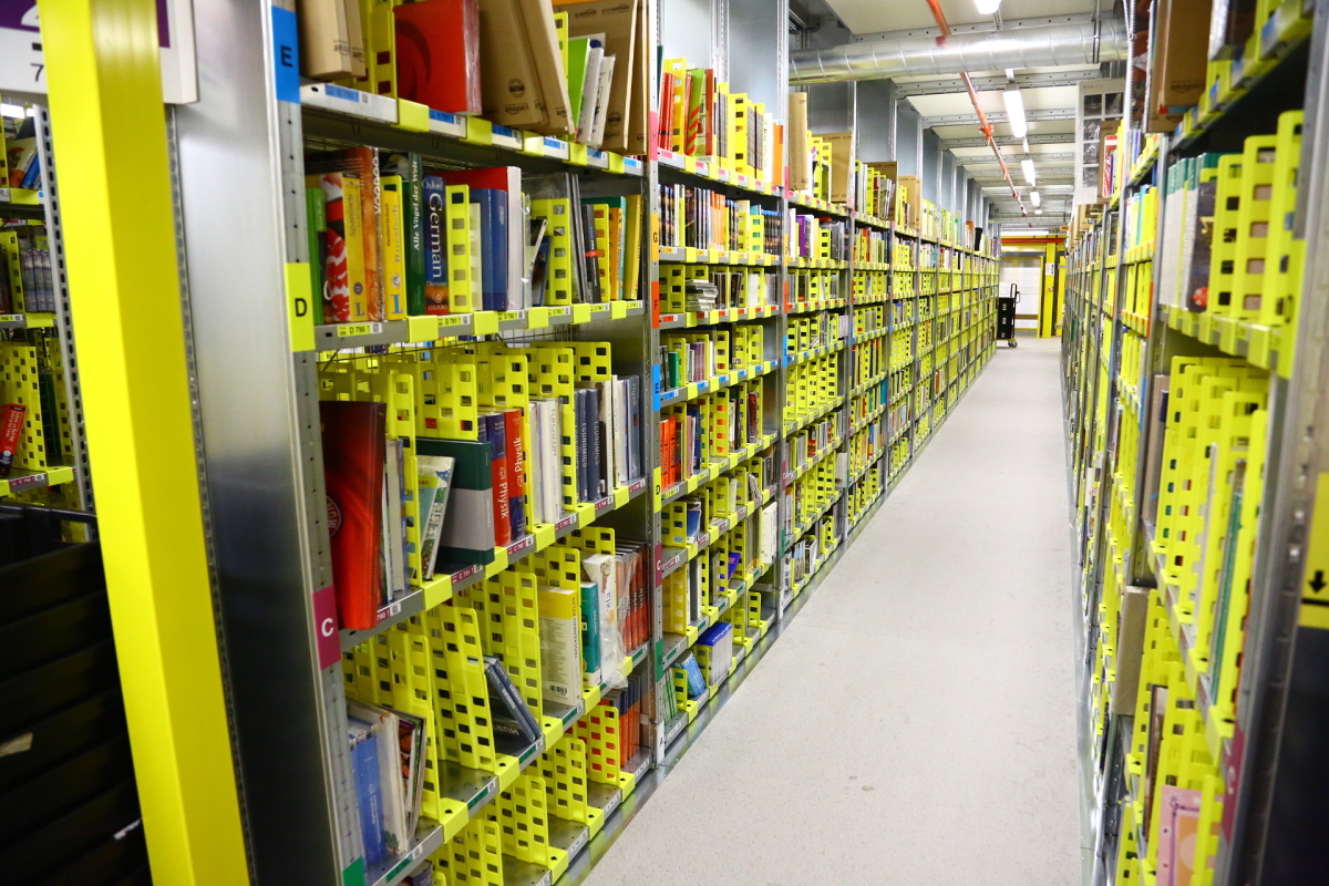 Distribuční centrum Amazonu v Dobrovízi