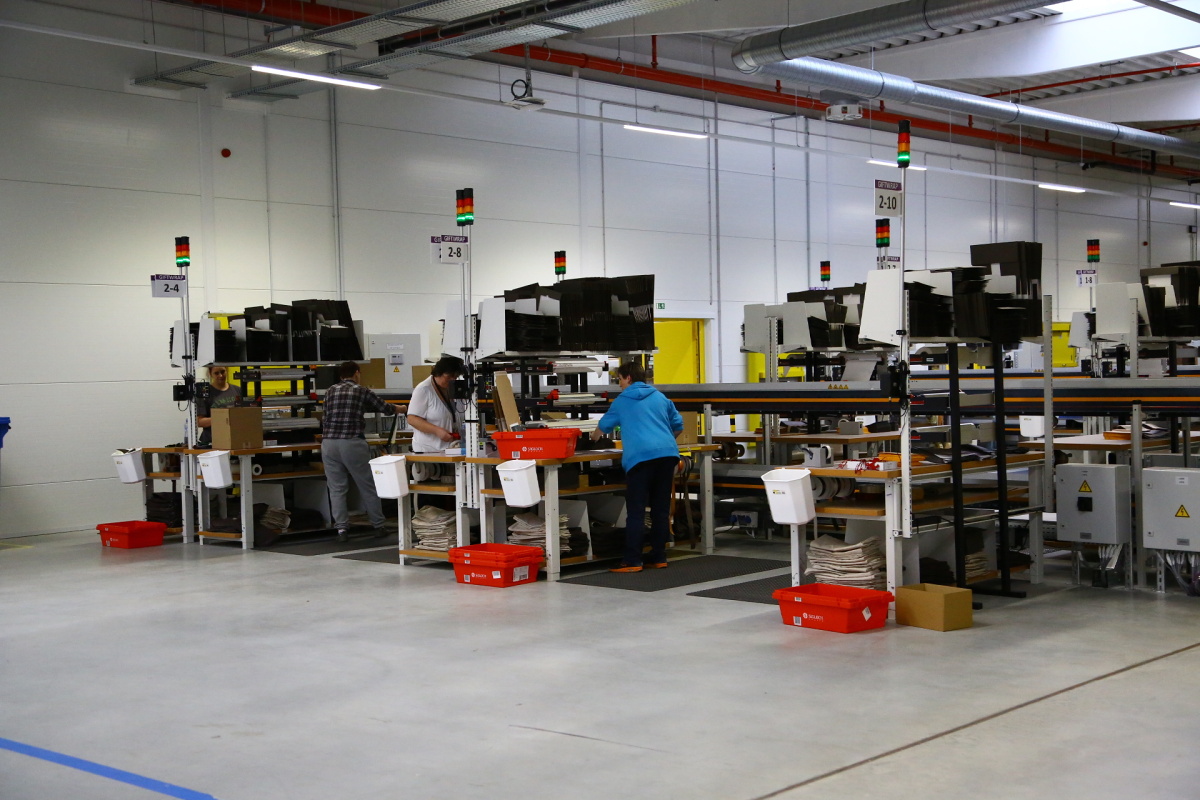 Distribuční centrum Amazonu v Dobrovízi