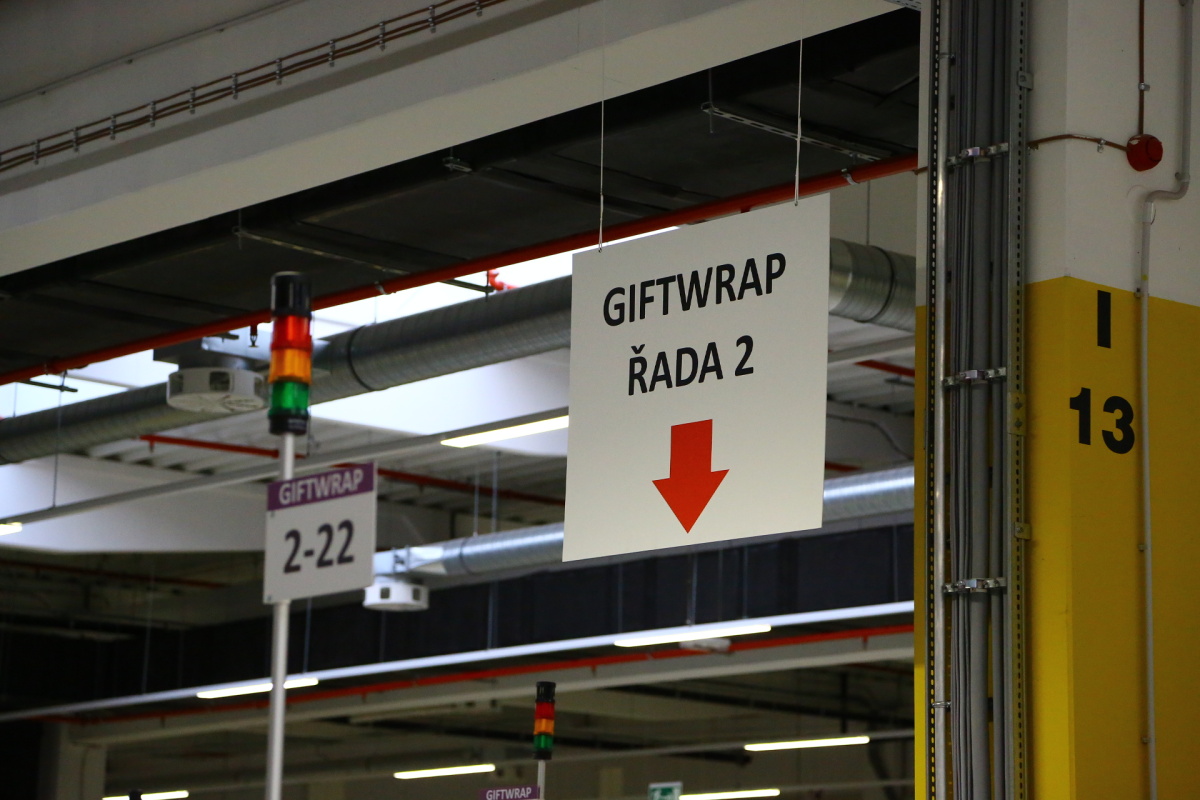 Distribuční centrum Amazonu v Dobrovízi