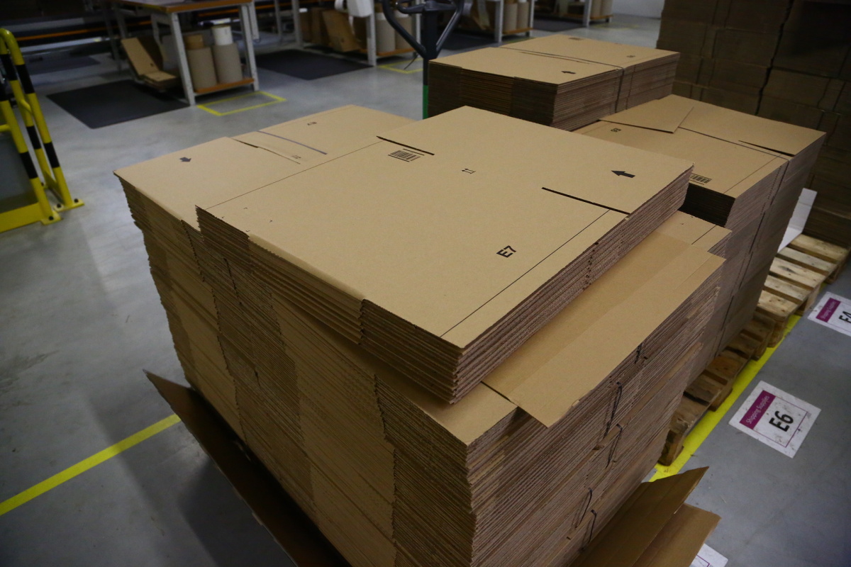 Distribuční centrum Amazonu v Dobrovízi