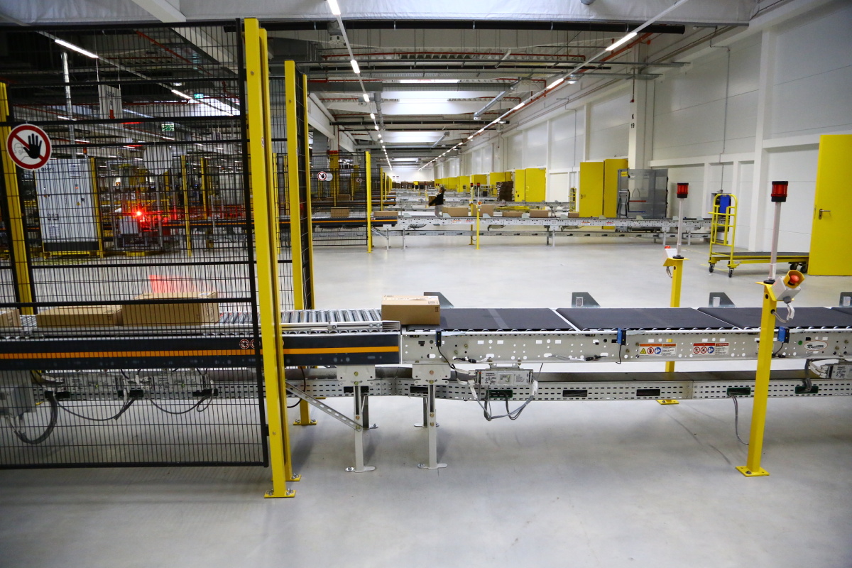 Distribuční centrum Amazonu v Dobrovízi