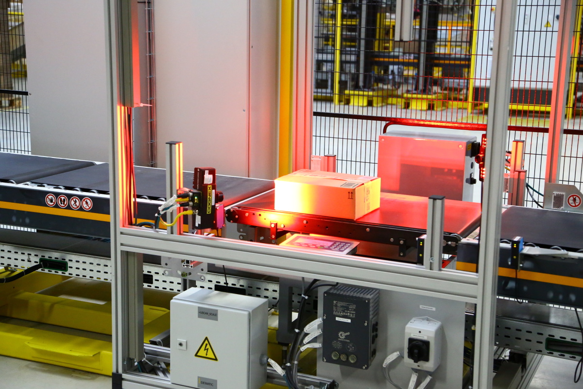 Distribuční centrum Amazonu v Dobrovízi