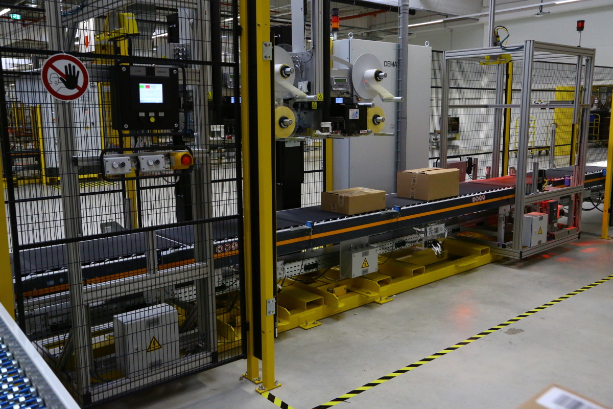 Distribuční centrum Amazonu v Dobrovízi