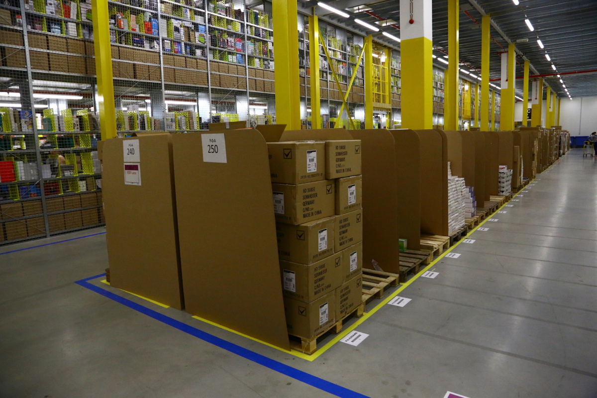 Distribuční centrum Amazonu v Dobrovízi