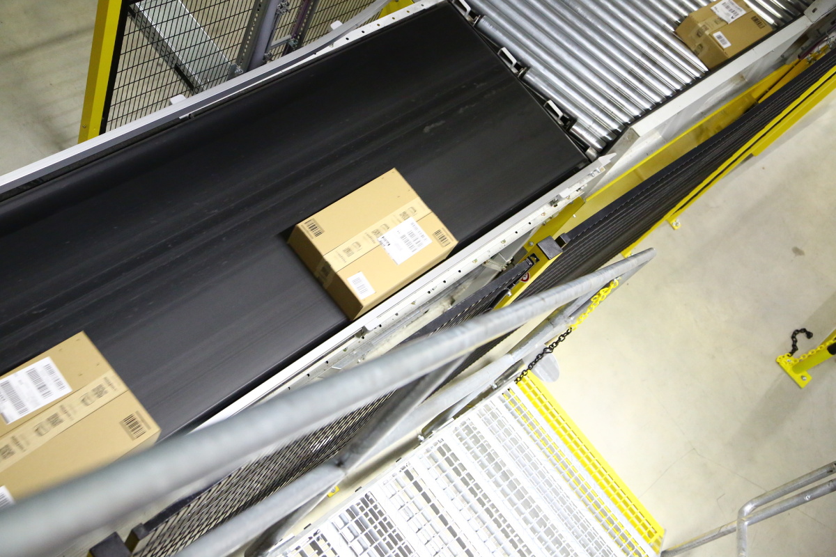 Distribuční centrum Amazonu v Dobrovízi