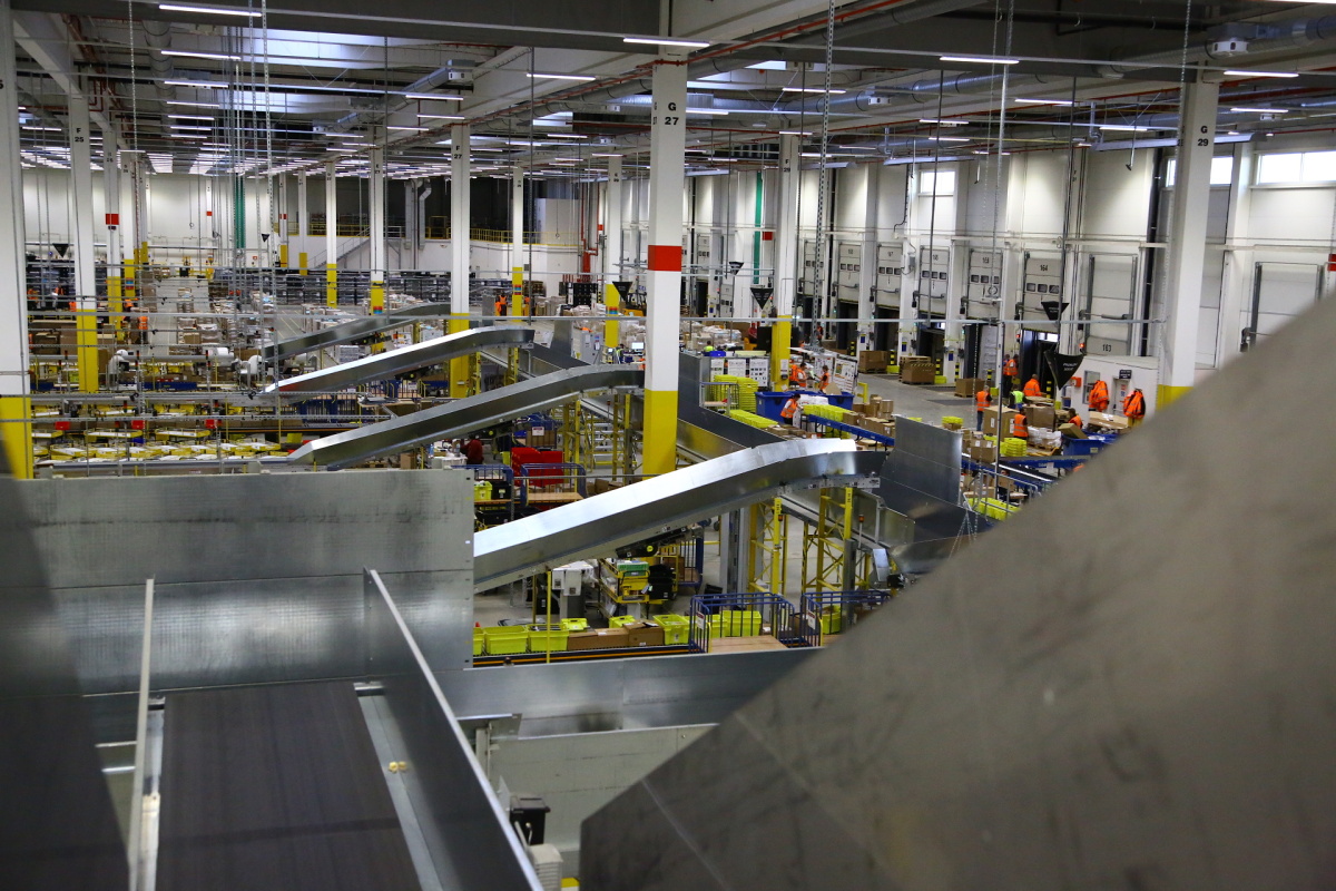 Distribuční centrum Amazonu v Dobrovízi