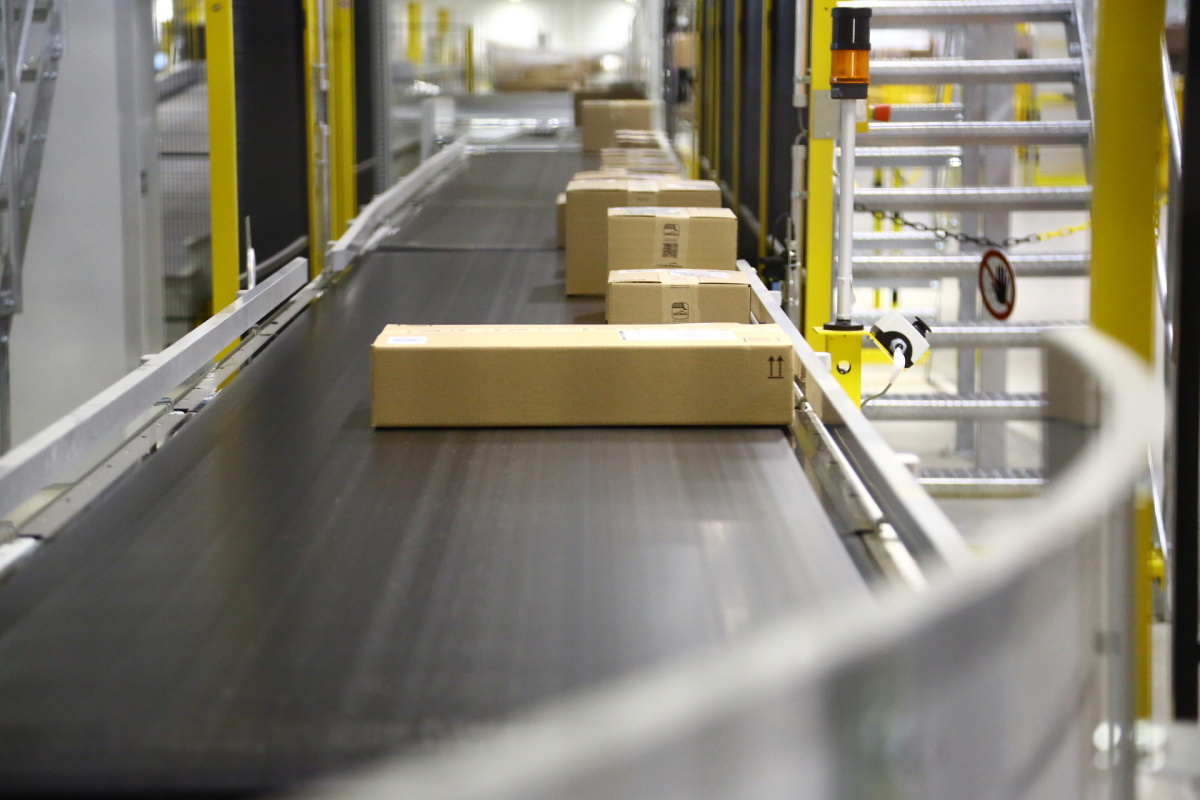 Distribuční centrum Amazonu v Dobrovízi