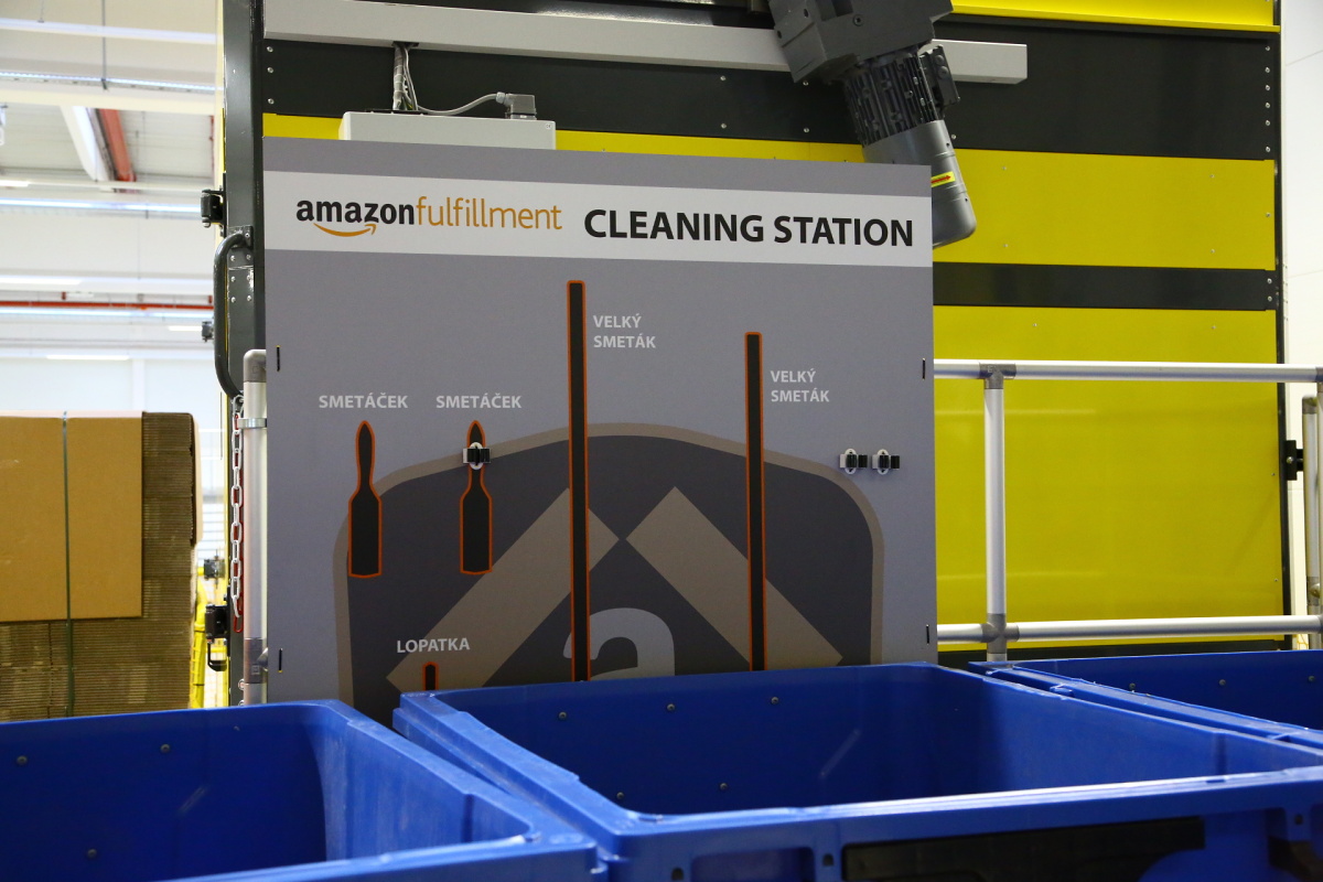 Distribuční centrum Amazonu v Dobrovízi