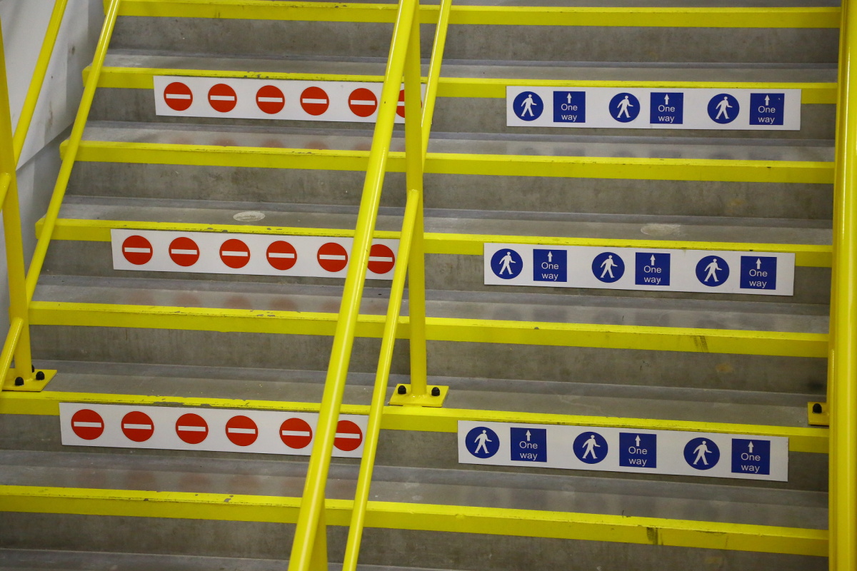 Distribuční centrum Amazonu v Dobrovízi