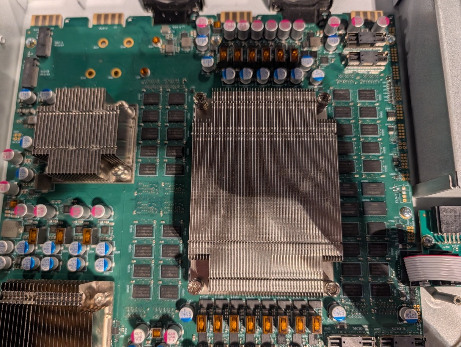 MikroTik Hybrid Core Router s ARM procesory Ampere Altra