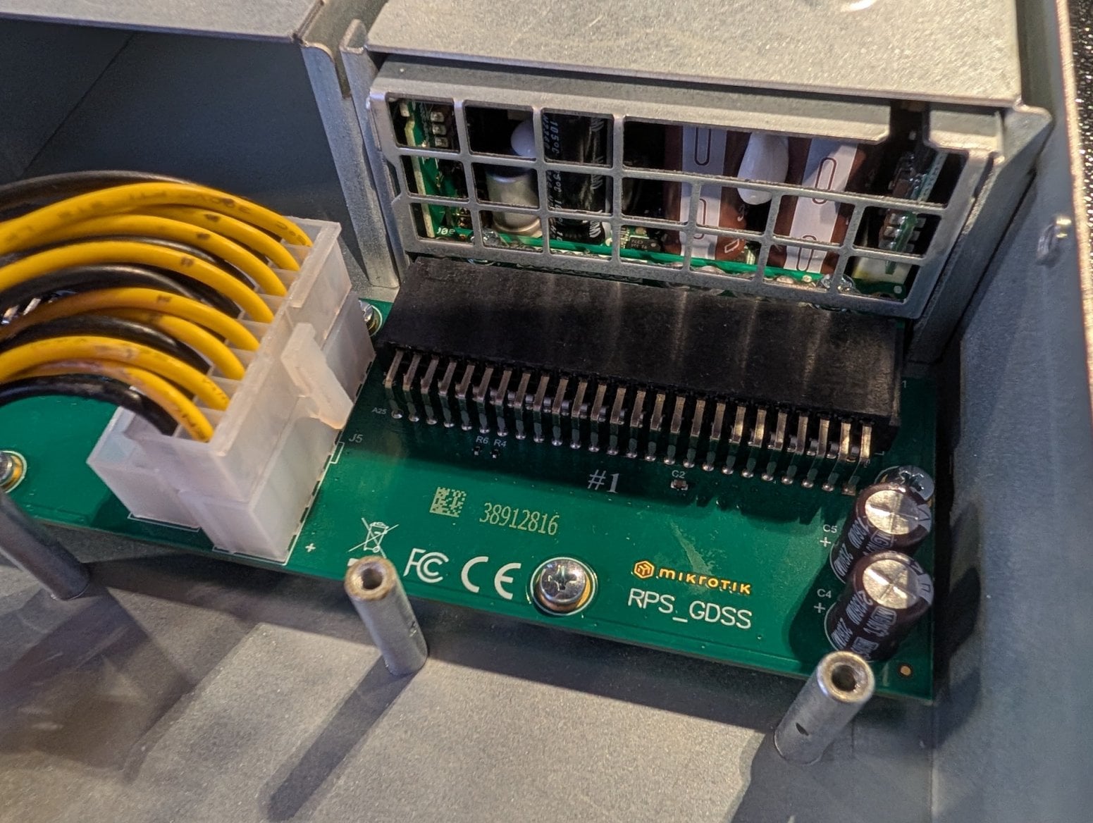 MikroTik Hybrid Core Router s ARM procesory Ampere Altra