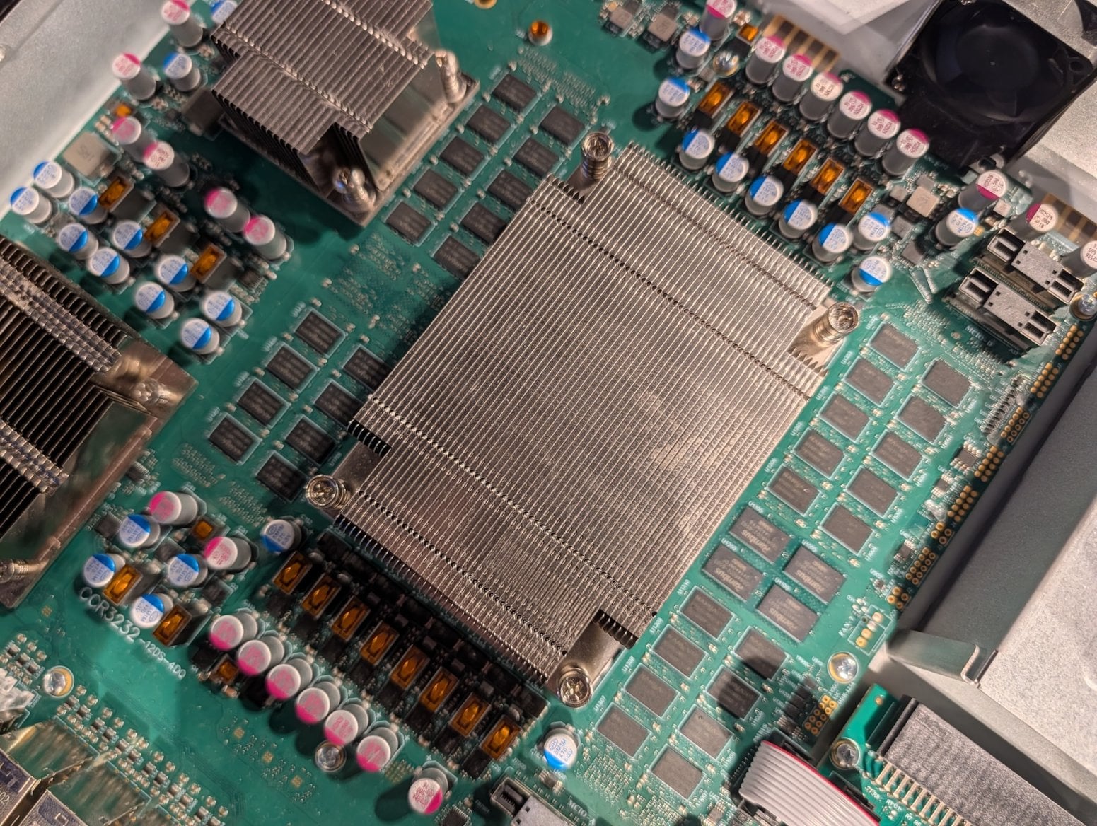 MikroTik Hybrid Core Router s ARM procesory Ampere Altra