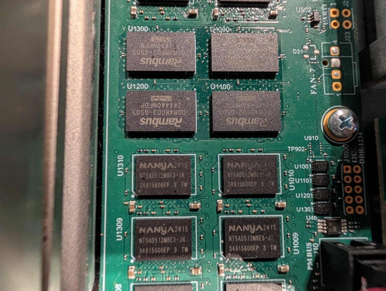 MikroTik Hybrid Core Router s ARM procesory Ampere Altra