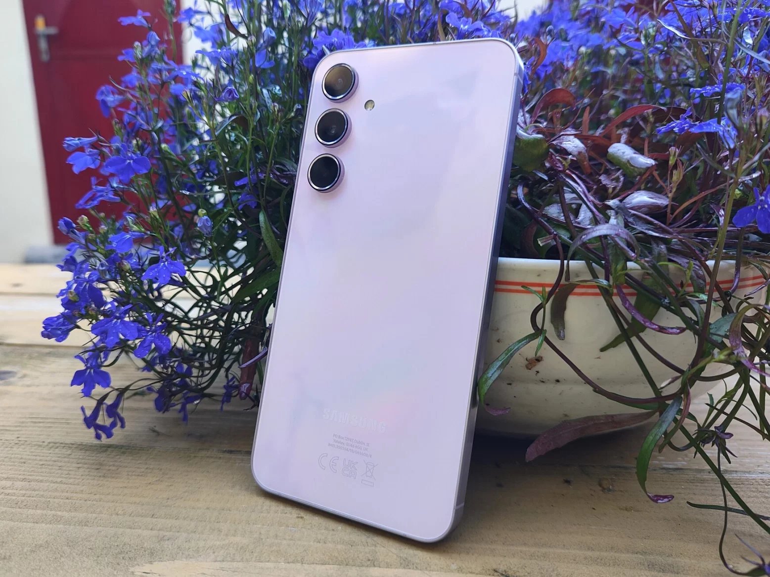 Samsung Galaxy A55 je možné mimo fialovou sehnat v dalších třech barevných variantách