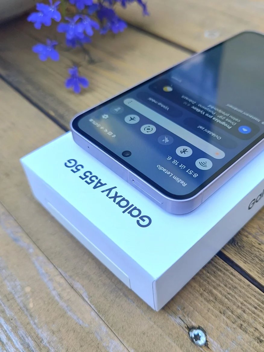 Detail na přední selfie kameru