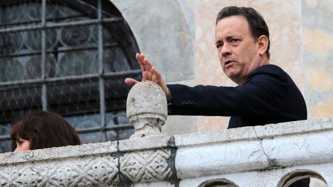 Robert Langdon díky Netflixu skutečně přijede do Prahy. Brownův bestseller Tajemství všech tajemství se tam začne natáčet už letos