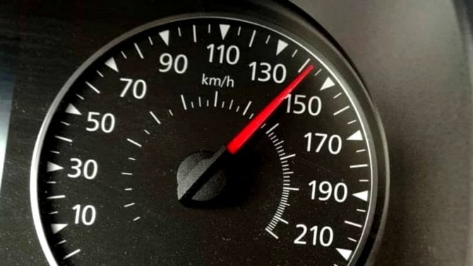 Už za měsíc. Čeští řidiči začínají legálně jezdit 150 km/h. Zatím jen na jedné dálnici