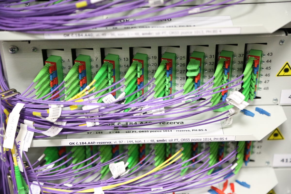 Od sklepů po věž - Ústřední telekomunikační budova CETINu