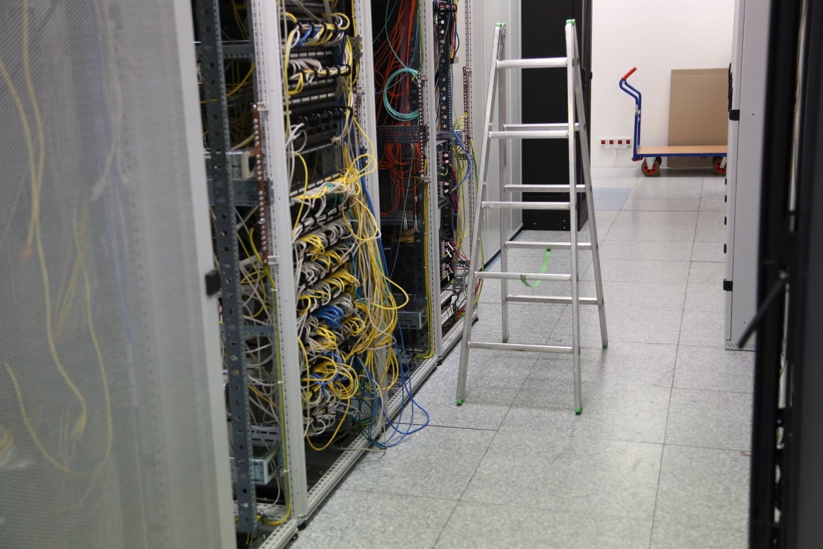 Od sklepů po věž - Ústřední telekomunikační budova CETINu