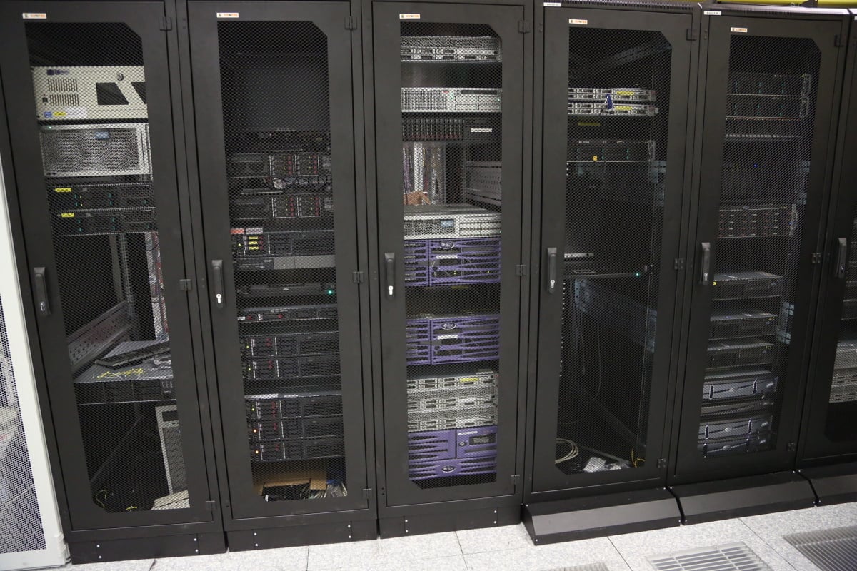 Od sklepů po věž - Ústřední telekomunikační budova CETINu