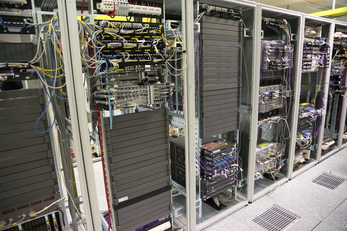 V této serverovně jsou jak servery CETINu, tak některých zákazníků.