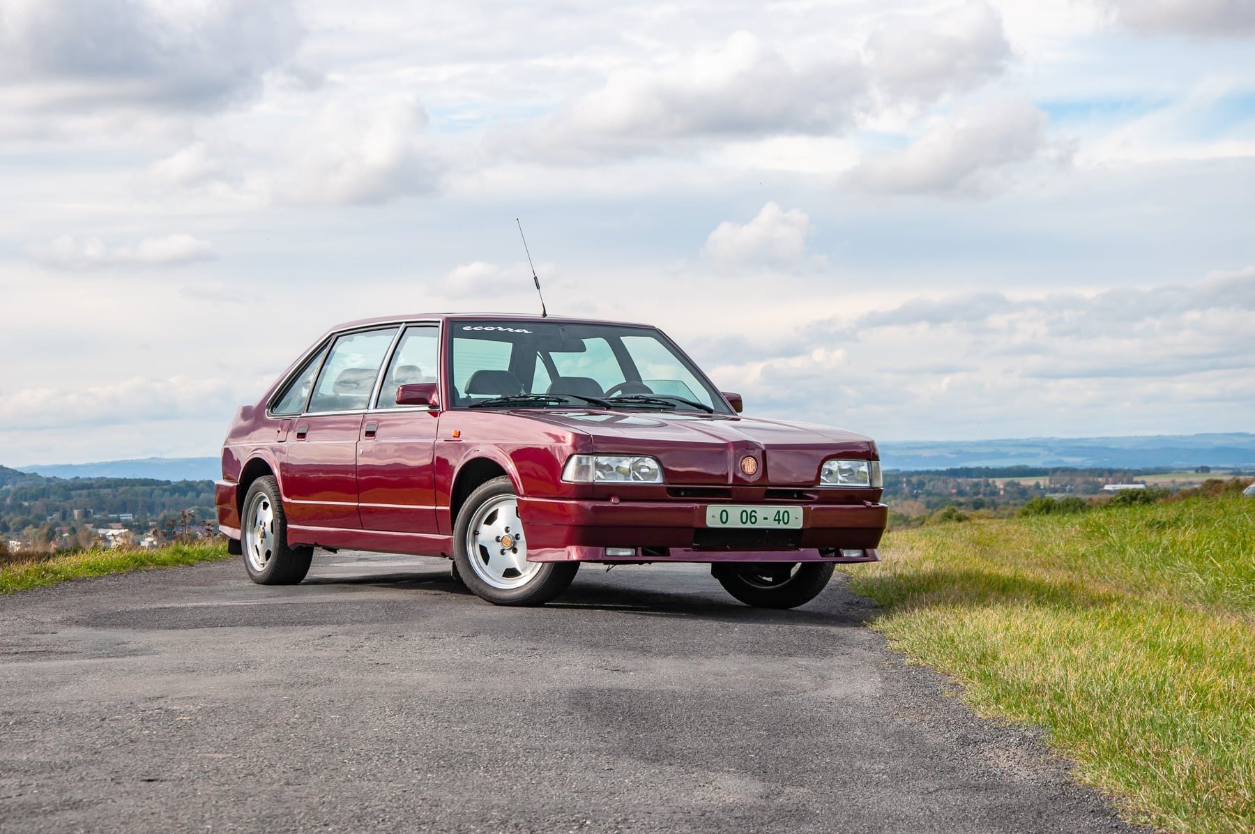 Metalíza třešňového odstínu dostává vozidlo o třídu výše!
