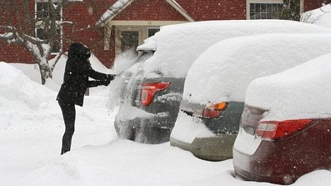 Náhledový obrázek - Mrazy v USA zaskočily majitele elektromobilů. Baterie se rychleji vybíjejí