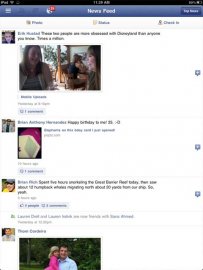 Titulní stránka po přihlášení do Facebook aplikace pro iPad.