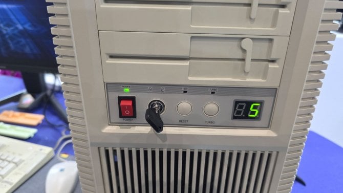 FLP02 od SilverStone